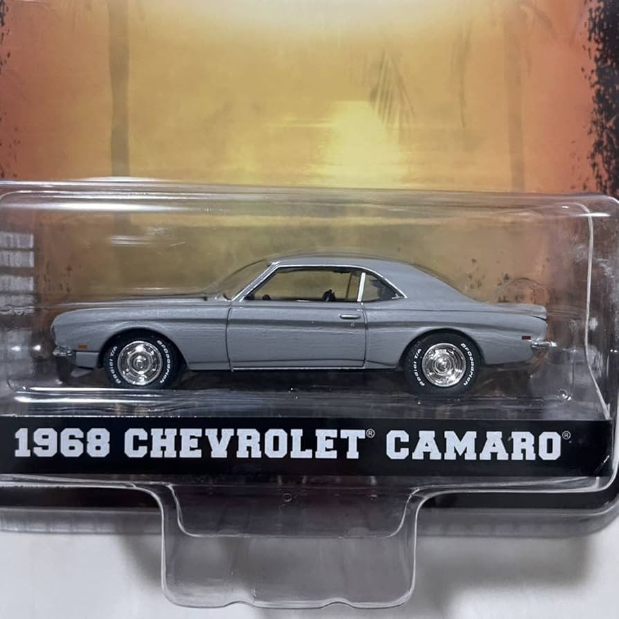 シボレー　カマロ 1968ミニカー 2005年製 Amazon.co.jp: グリーンライト 1968 Chevrolet Camaro Bad Boys